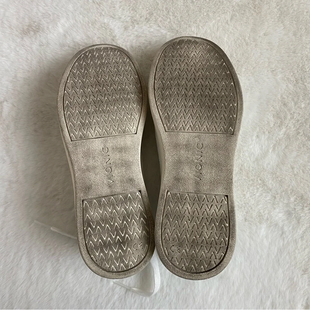 VIONIC Winny White Leather Croc-Embossed Comfort Sneakers | 6.5 - Picture 9 of 9